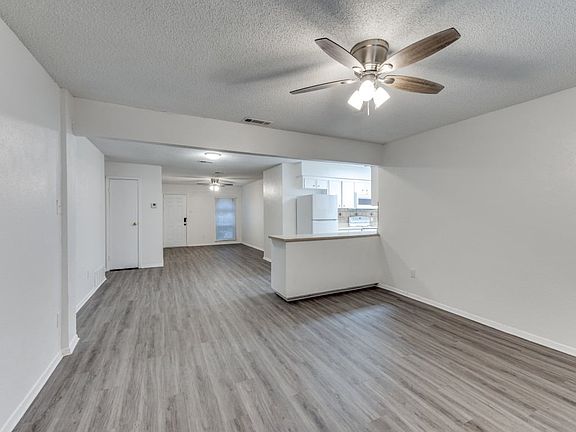 4th image of 517 Irene St