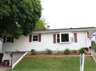 1216 Tee St, Dixon, IL 61021