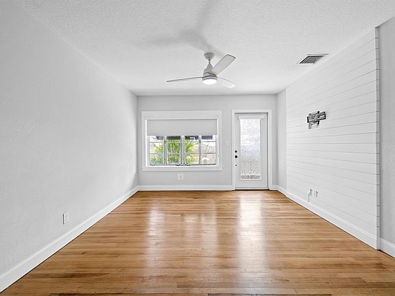 2nd image of 411 SW 18th St #2