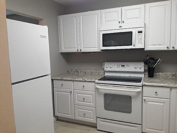 4th image of 201 Saint Lucie Ln APT 105