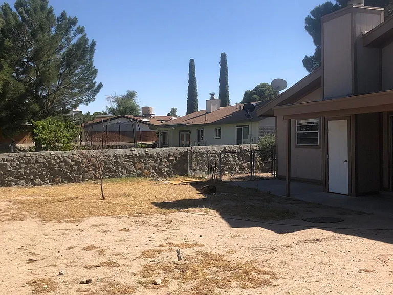 Nice sized back yard, Dog run in place.
