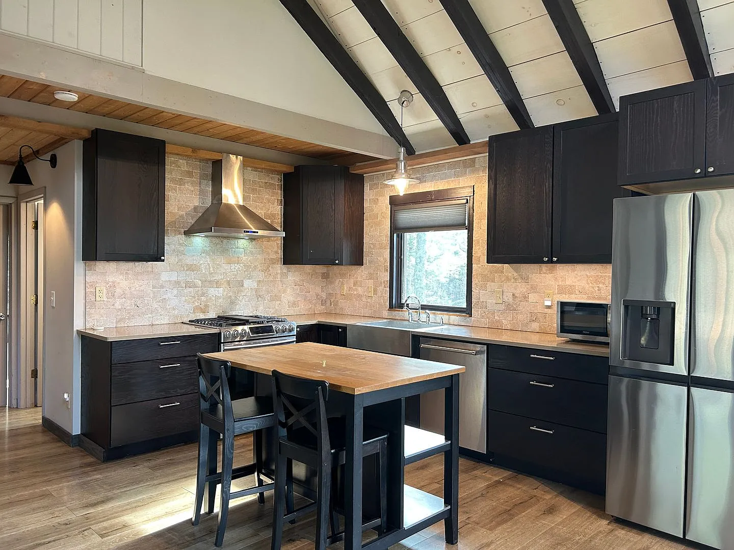 The Perfect Home with Inspiring Long-Range Views! — Photo 2