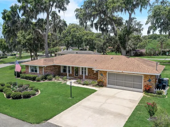 4 S Canal Dr, Yalaha, FL 34797