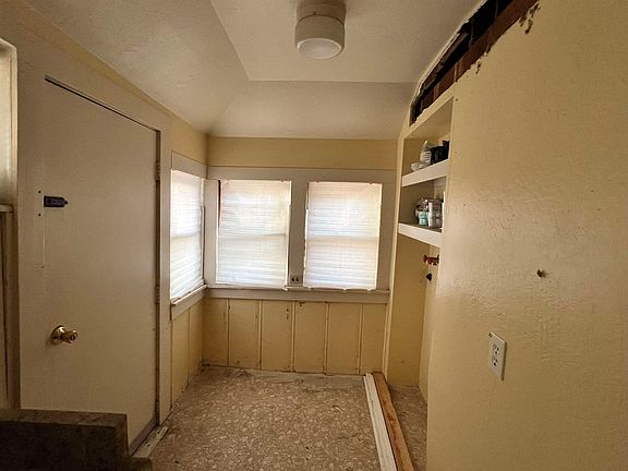 8th image of 232 Portola Ave