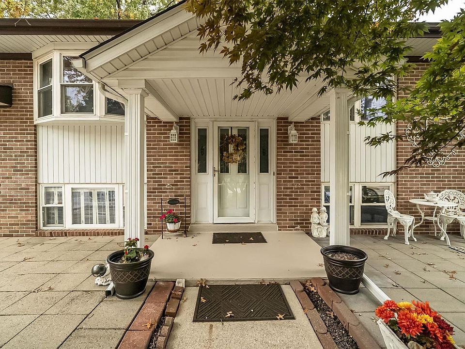 1st image of 302 Elm Grove Ln