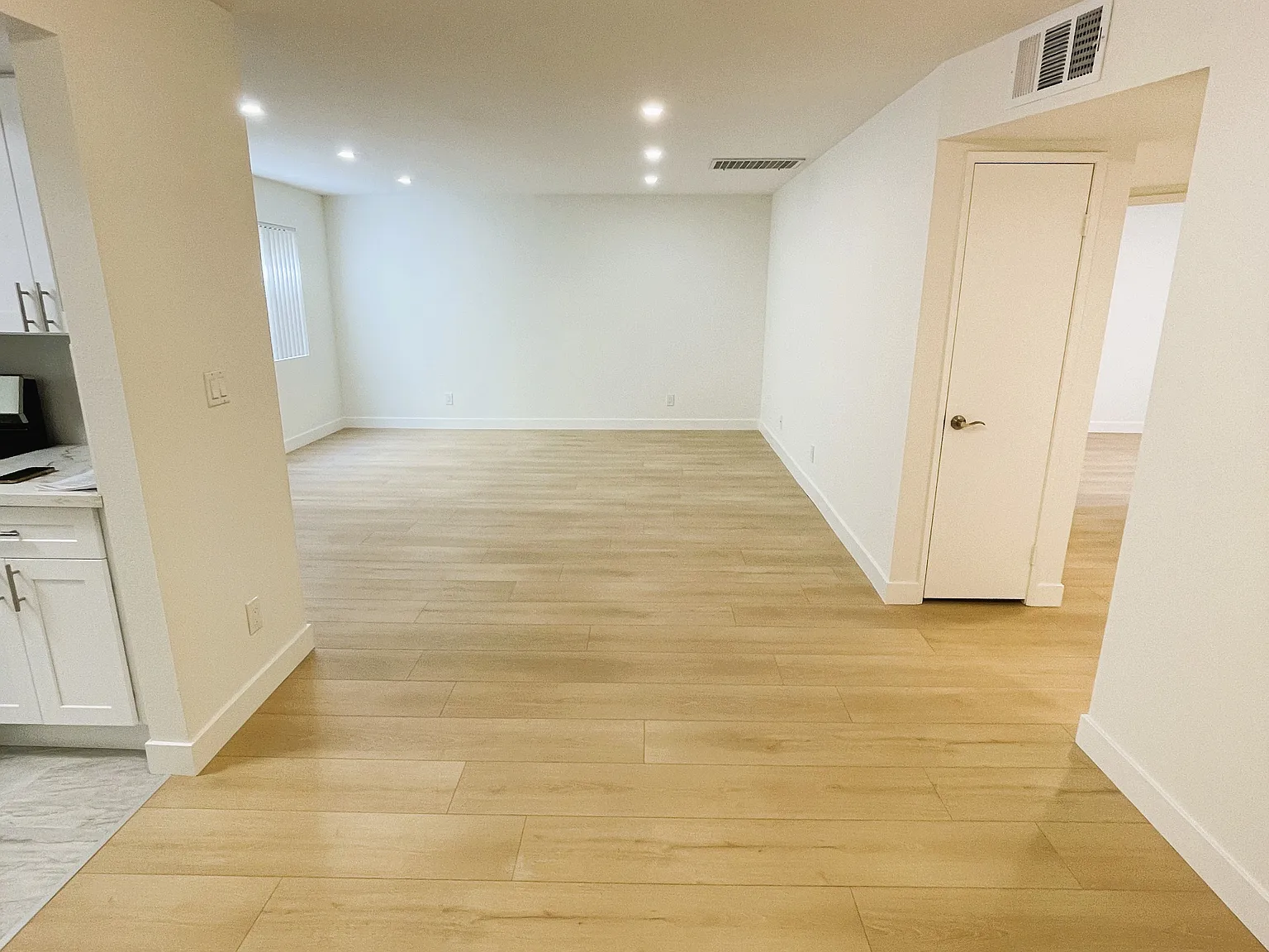 2 bed, 900 sqft, $2,750 — Photo 2