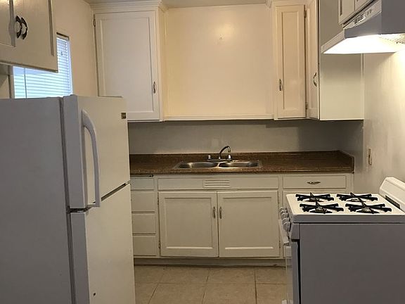 3rd image of 1916 E Hunter Ave APT 1