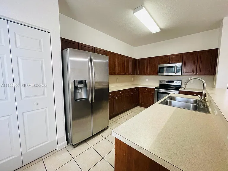 903 N Santa Catalina Cir — Photo 10