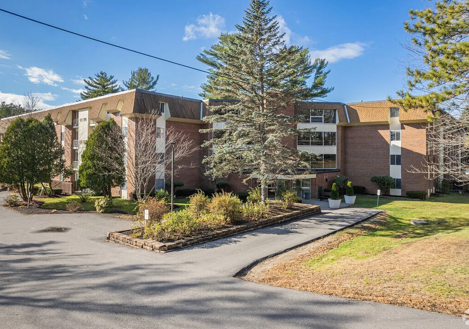 Kings Wood - 751 Main - 89 — Photo 1