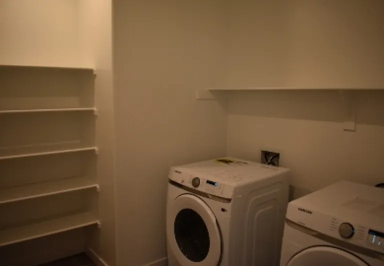 4486 N San Clemente Ave — Photo 27