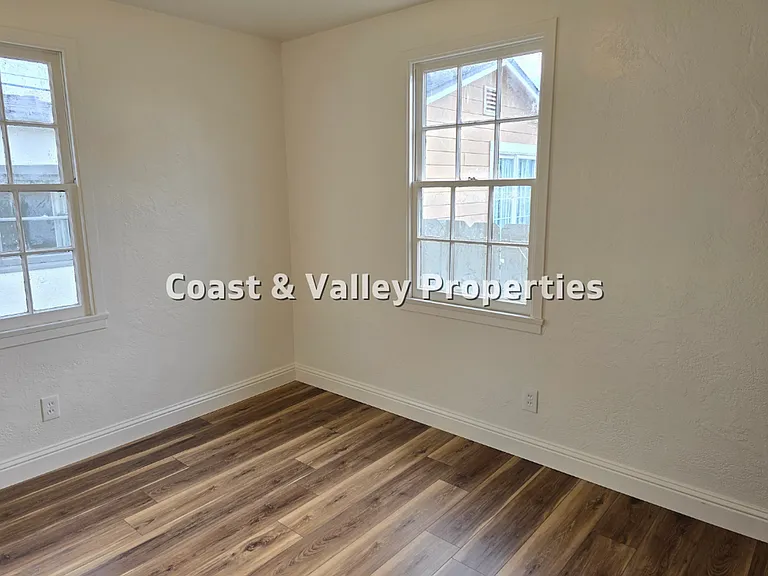 1252 Olympia Ave — Photo 5