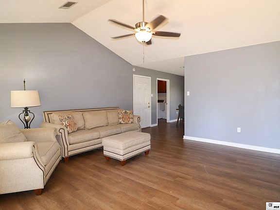 2nd image of 602 Oakland Dr