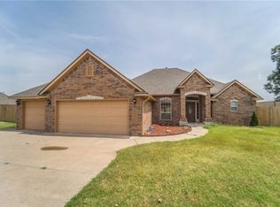 286 Hillside Dr, Harrah, OK 73045