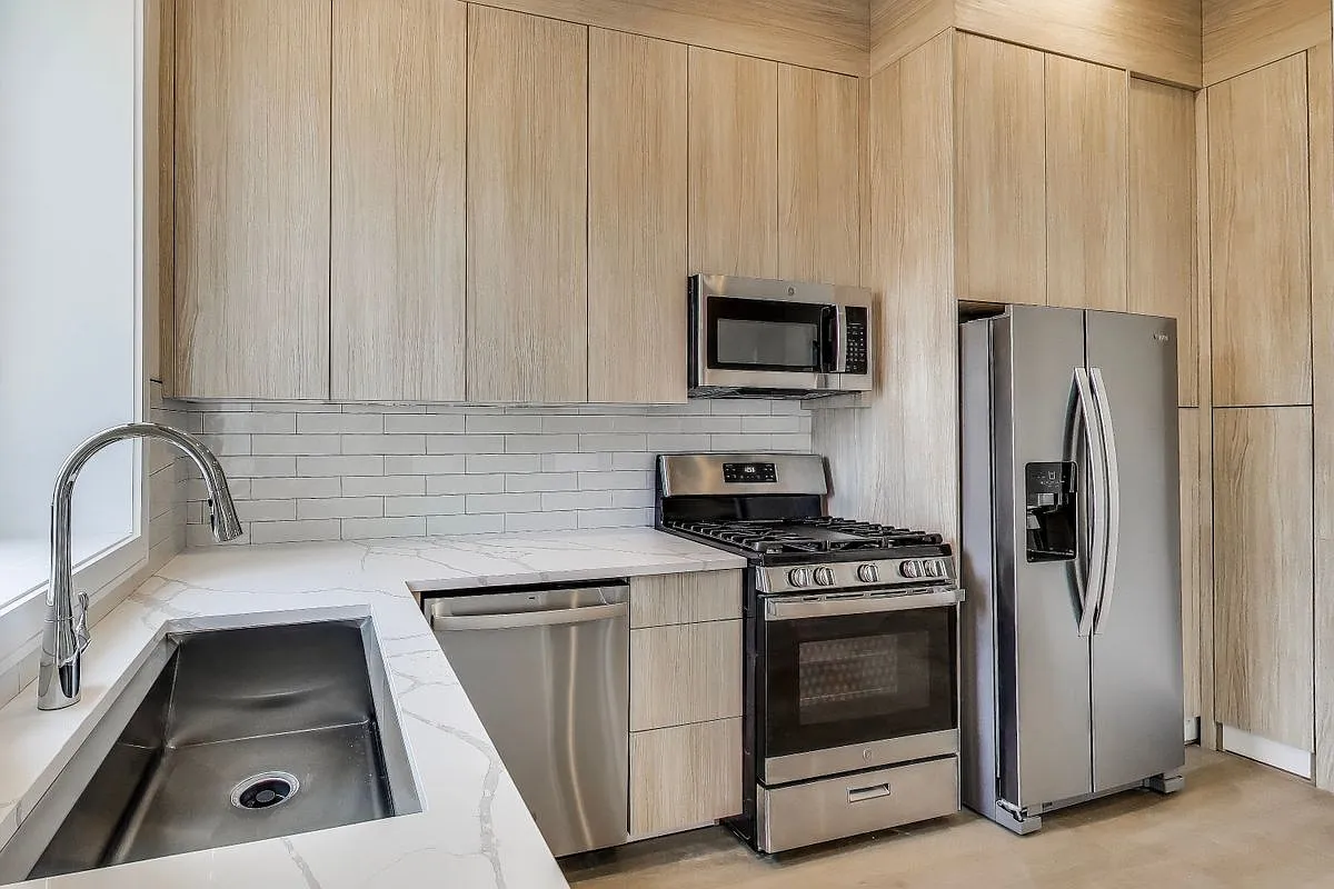 2023 N Drake Ave — Photo 2