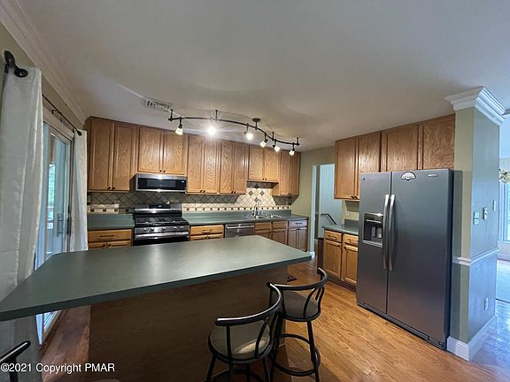 4th image of 221 Glenoak Dr