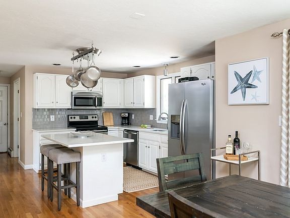 5th image of 36 Ocean Hill Dr