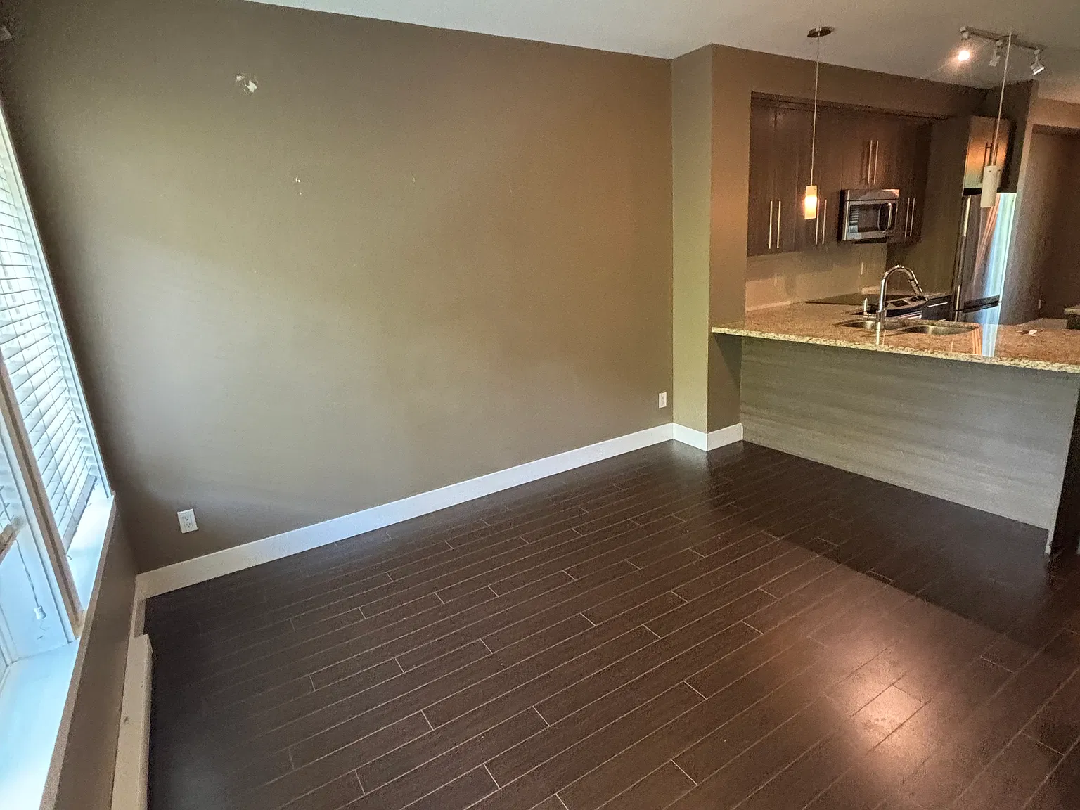2 bed, 2.0 bath, 1300 sqft, $2,700 — Photo 3