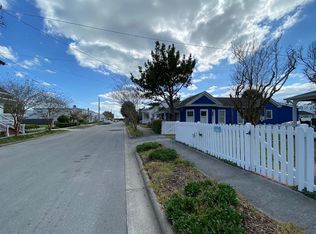 217 Gordon St, Beaufort, NC 28516