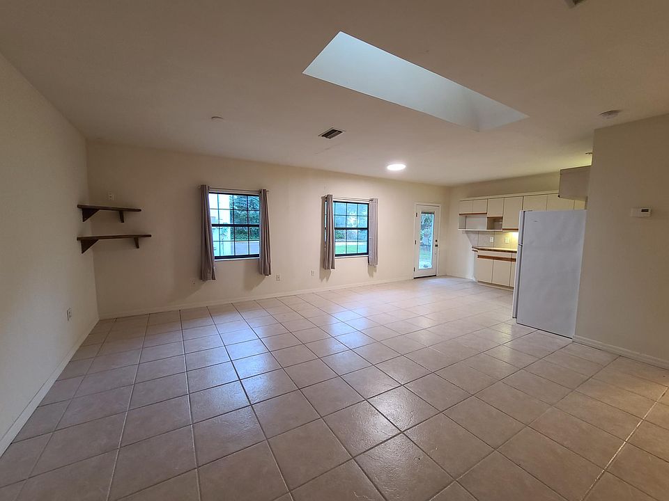1st image of 360 S Lakeview Dr APT 5