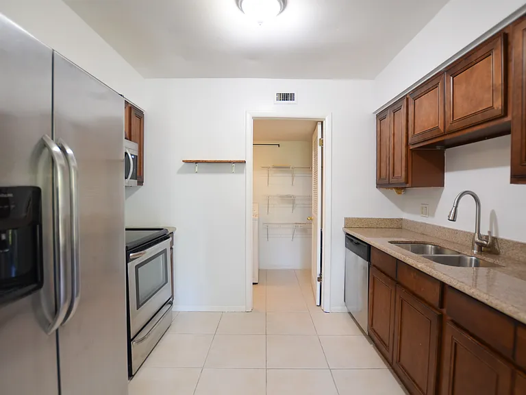263 Crown Oaks Way — Photo 4