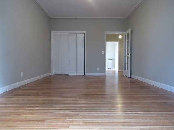 4th image of 1865 Oak St