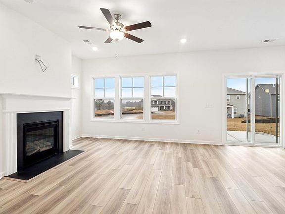 4th image of 216 Ruby Prince Way