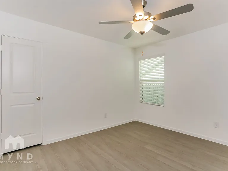 10140 Dalgreen Cir — Photo 17