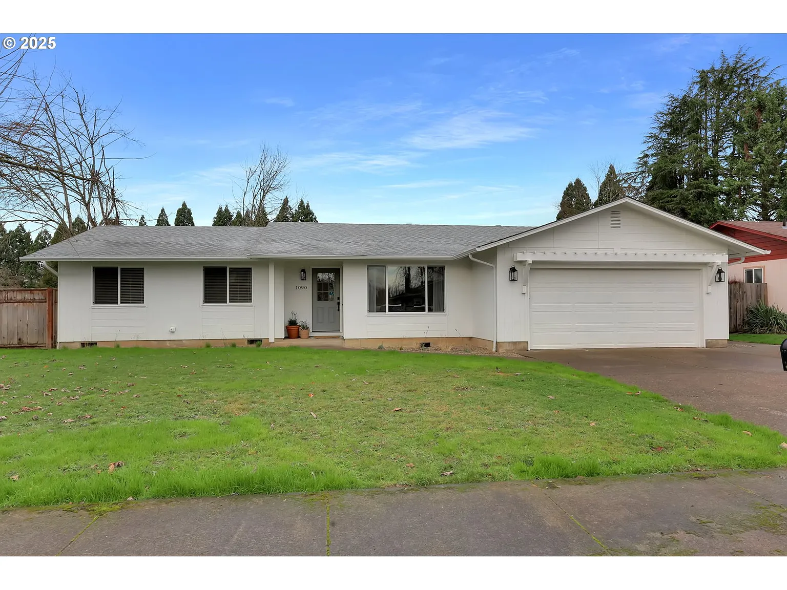1090 Dixie Dr photo 1