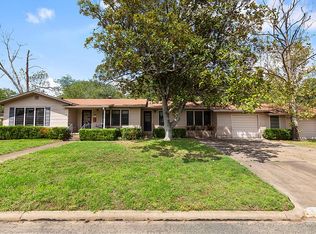 212 N Cherry St, Fredericksburg, TX 78624