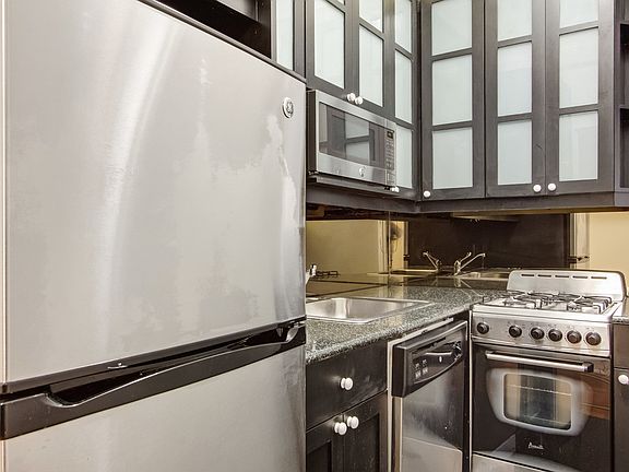 4th image of 3 E 66th St #5CC