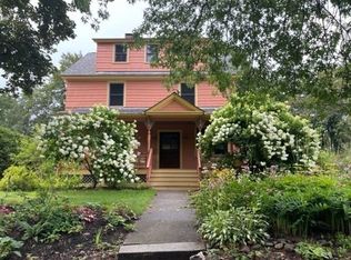 17 Chestnut Hl, Greenfield, MA 01301