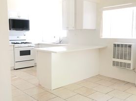 1090 N Summit Ave, Pasadena, CA