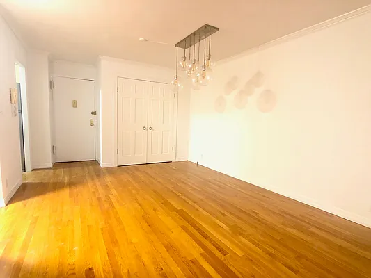 Rented by Douglas Elliman | media 14