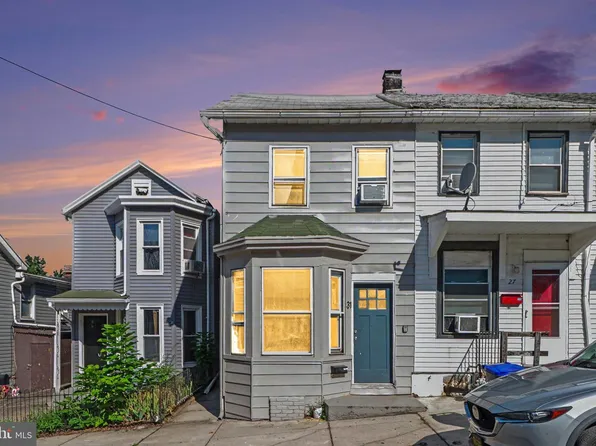 31 Chestnut St, Steelton, PA 17113