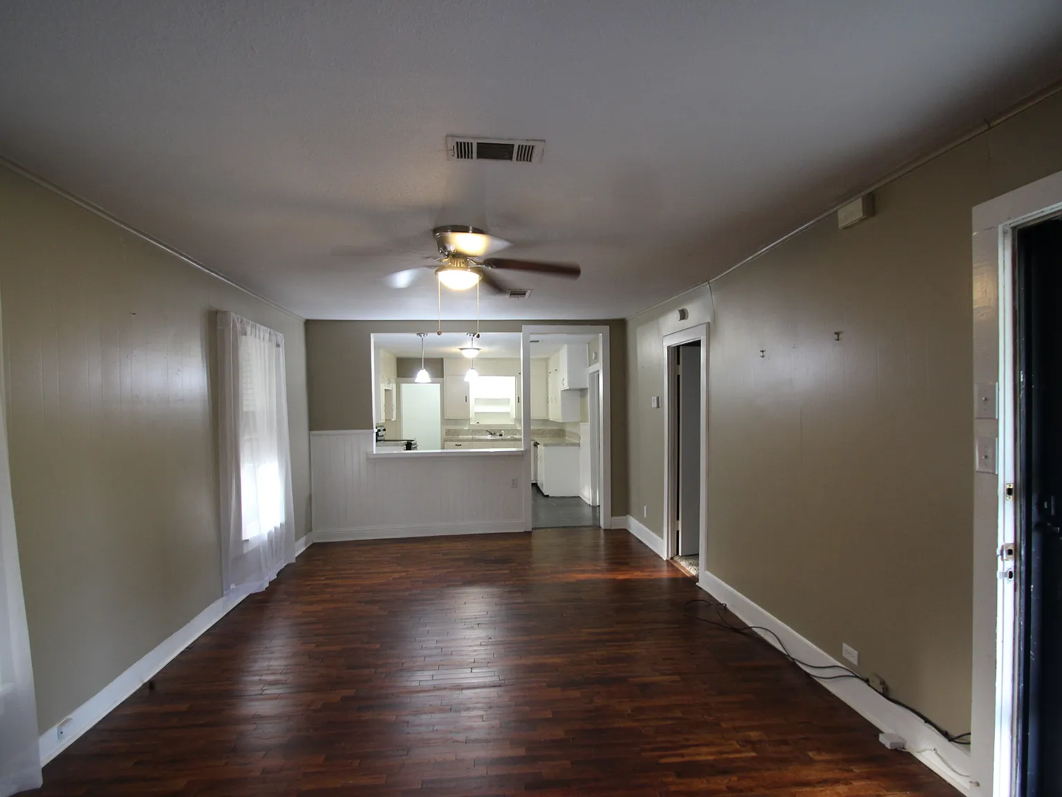 2 bed, 1008 sqft, $1,450 — Photo 2