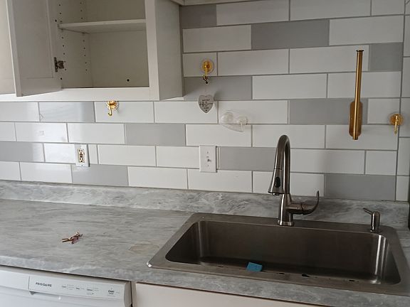 5th image of 641 Park Ave APT 6
