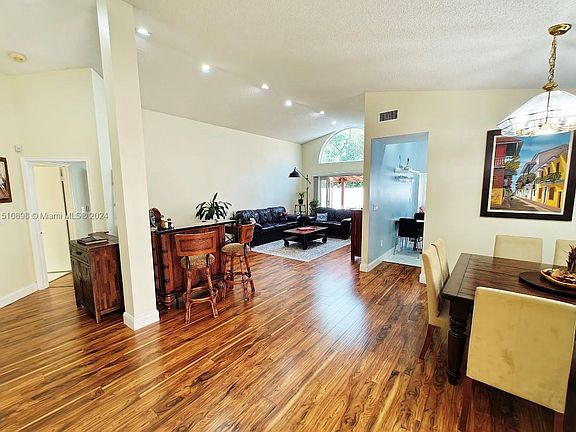 3rd image of 1373 Harbour Side Dr