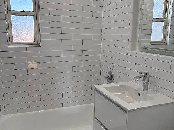 3rd image of 81-23 268th St