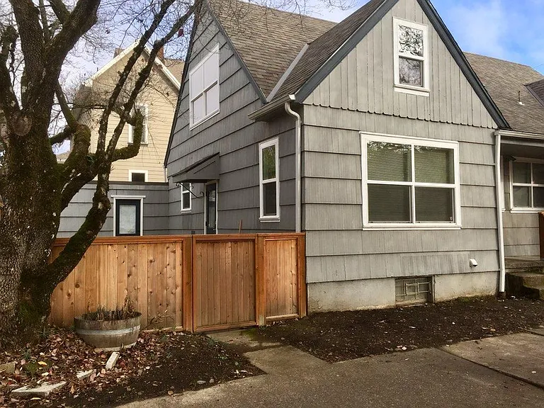 2545 SE Ankeny St — Photo 2