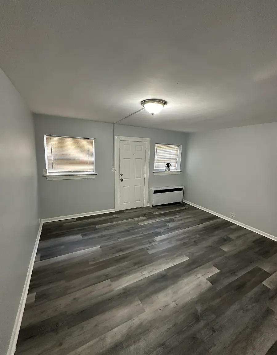2443 S 50th Ave — Photo 3