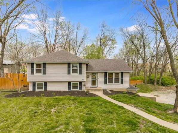 402 Campbell Dr, Liberty, MO 64068