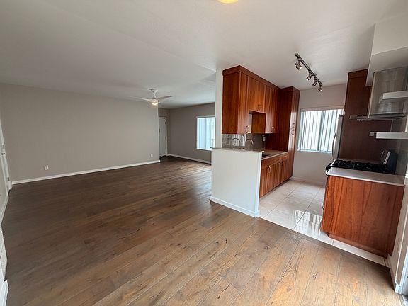 3rd image of 3463 Clarington Ave APT 6