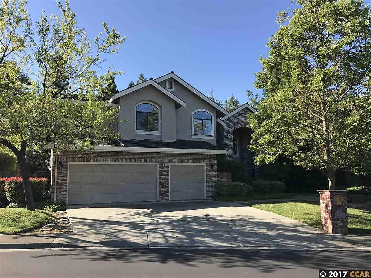 1 Chateau Ct photo 1