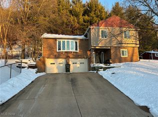 904 Green Dr, Coshocton, OH