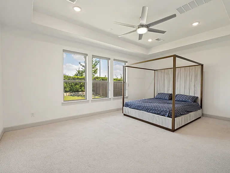 1240 Crescent Ln — Photo 11