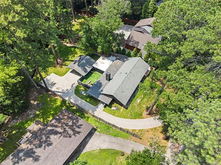 3252 W Roxboro Rd NE — Photo 57