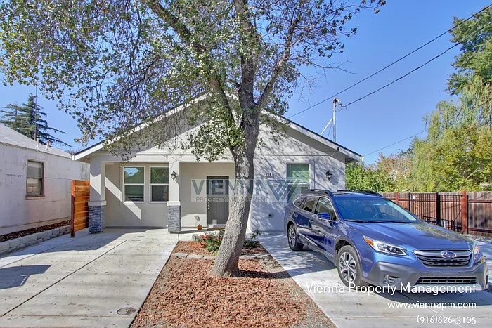 208 Manzanita Ave — Photo 2