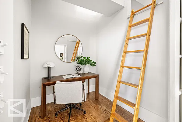 Office, photo 1