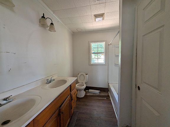 5th image of 7351 Main St