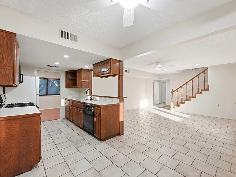 8607 Norwich Dr — Photo 9
